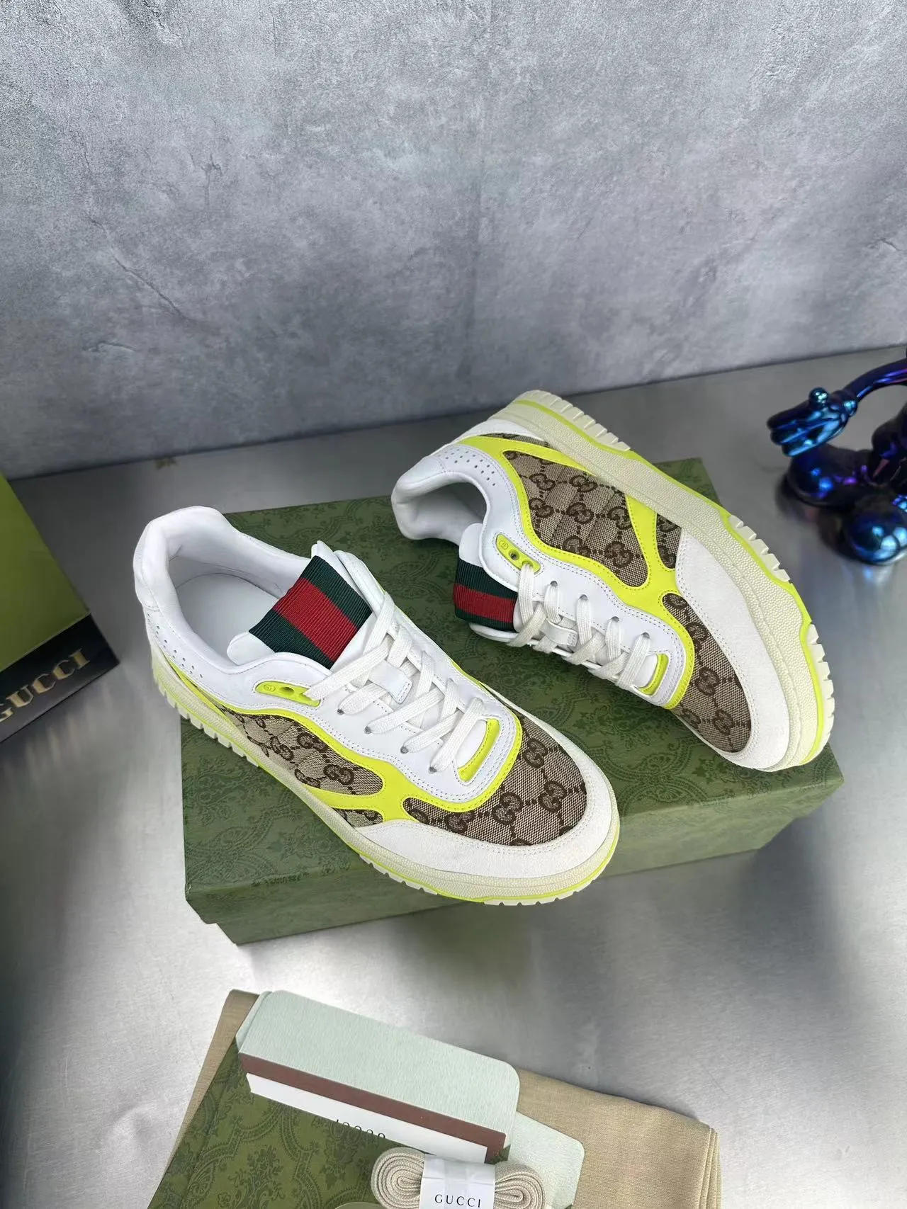 👟👟Ex-factory price 600👟👟 Gucci's latest hot-selling series of high and low-cut distressed couple's sneakers are shipped. The original version is purchased, developed and manufactured. This high-low top sneaker adopts a basketball-style silhouette design, cleverly integrated with hollow panels and distressed effects, showing its unique ingenuity. The ingenuity incorporates brand logo details such as interlocking Double G styling accessories and Gucci lettering, a low-key tribute to the brand's design heritage. Exquisite packaging at the delivery counter 🛍📦 ▪️ Fabric: Original customized imported first-layer cowhide ▪️ Inner lining: Imported first-layer cowhide ▪️ Sole: Original molded TPU sole ▪️ Sole thickness: 3cm ▪️ Size: 35-46 (Male 38 46 customized)